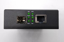 Bộ chuyển đổi phương tiện không quản lý 10G với cổng SFP + &amp; RJ45