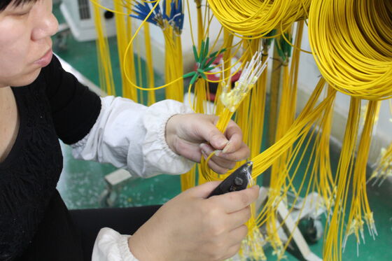 SC/APC-SC/APC Simplex Patch Cord với Loss Insertion thấp Loss phản xạ cao và chiều dài tùy chỉnh